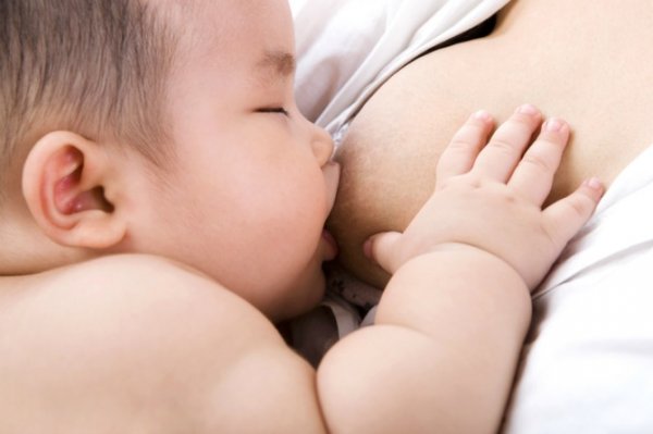 Trẻ sơ sinh biếng ăn mẹ phải làm như thế nào? tre so sinh bieng an me phai lam nhu the nao.jpg2 - Trẻ sơ sinh biếng ăn mẹ phải làm như thế nào?