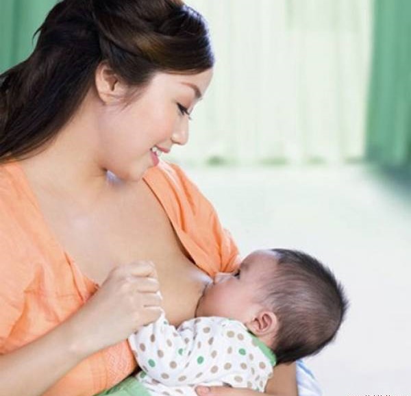 Cho trẻ sơ sinh ăn đúng cách cho tre bu hoan toan bang sua me trong 6 thang dau tien 1 - Cho trẻ sơ sinh ăn đúng cách