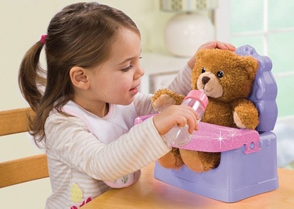 Gợi ý 5 loại đồ chơi cần thiết cho bé gái do choi can thiet cho be gai - Gợi ý 5 loại đồ chơi cần thiết cho bé gái