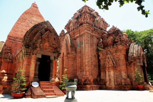 Đến Nha Trang ghé thăm công trình kiến trúc tháp Bà Ponagar kien truc doc dao cua thap ba ponagar 600x400 - Đến Nha Trang ghé thăm công trình kiến trúc tháp Bà Ponagar