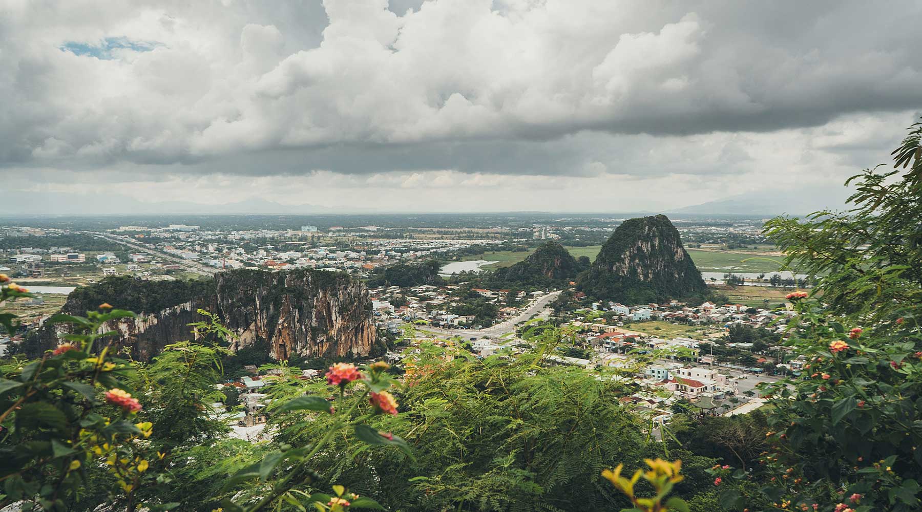 Top 10 địa điểm mới nhất ở Đà Nẵng 2020 nên ghé toan canh Ngu Hanh Son - Top 10 địa điểm mới nhất ở Đà Nẵng 2020 nên ghé